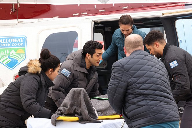 Chicago Med - Those Times You Have to Cross the Line - Photos - Dominic Rains, Henderson Wade