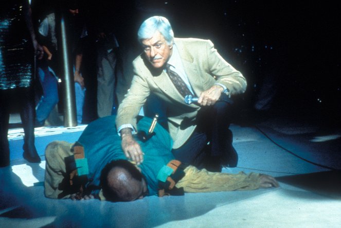 Halálbiztos diagnózis - Season 1 - Gyilkosság élő adásban - Filmfotók - Dick Van Dyke