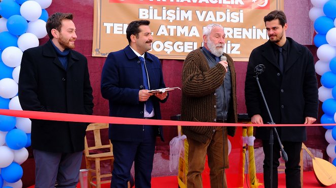 Gönül Dağı - Kul Hakkı - De la película - Semih Ertürk, Eser Eyüboğlu, A. Yavuz Sepetçi, Berk Atan