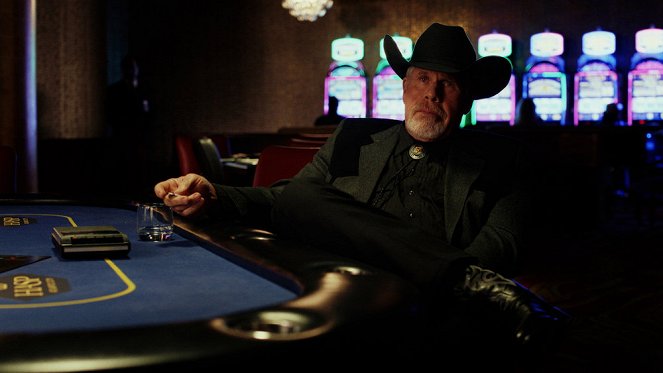 Poker Face - Season 1 - Hak - Z filmu - Ron Perlman