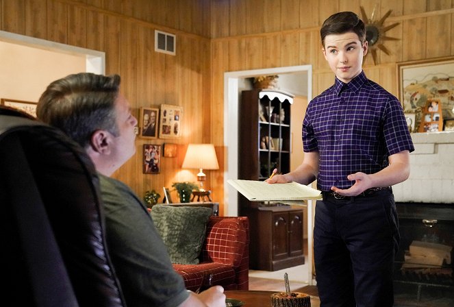 Young Sheldon - Future Worf and the Margarita of the South Pacific - Photos - Iain Armitage