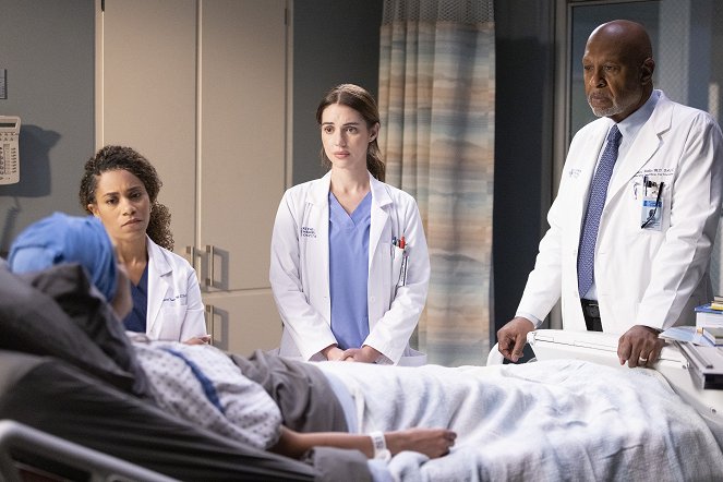 Grey's Anatomy - Die jungen Ärzte - Machtlosigkeit - Filmfotos - Kelly McCreary, Adelaide Kane, James Pickens Jr.