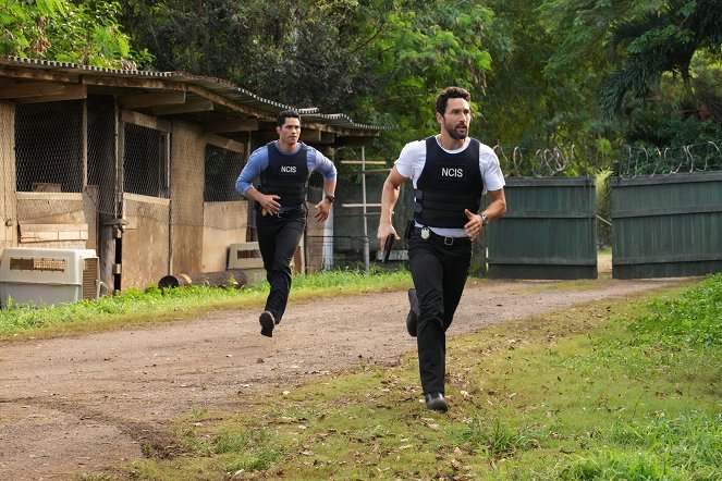 Agenci NCIS: Hawaje - Family Ties - Z filmu - Alex Tarrant, Noah Mills