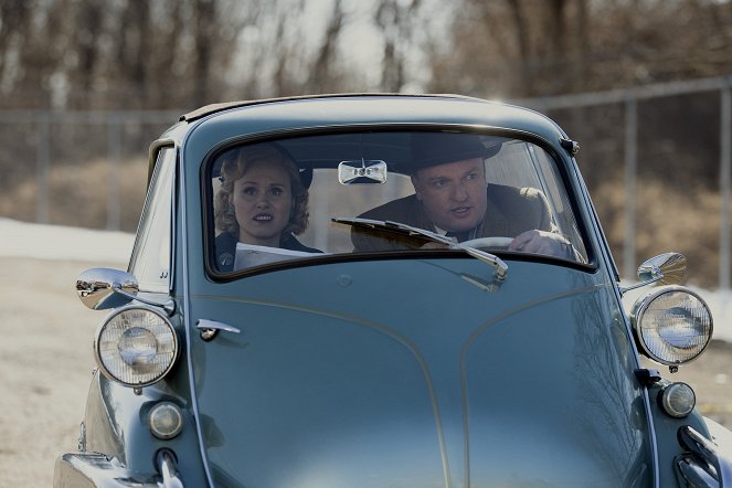 Hello Tomorrow! - The Numbers Behind the Numbers - Filmfotos - Alison Pill, Matthew Maher