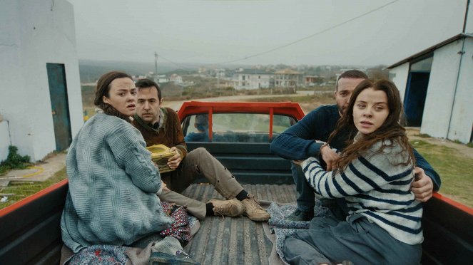 Ateş Kuşları - Episode 3 - De la película - Hande Soral, İlayda Alişan