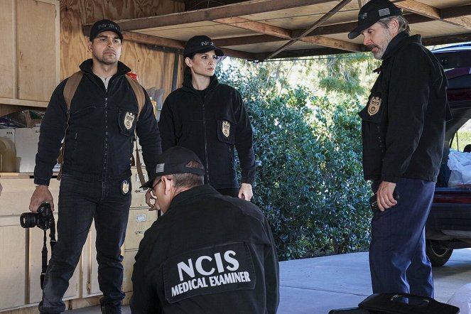 NCIS - Tengerészeti helyszínelők - Idegenek idegenben - Filmfotók - Wilmer Valderrama, Katrina Law, Gary Cole