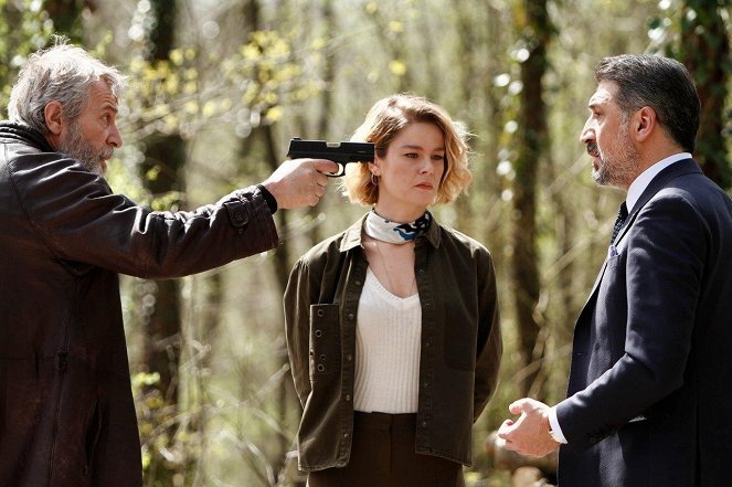 The 8th Day - Episode 5 - Photos - Burcu Biricik