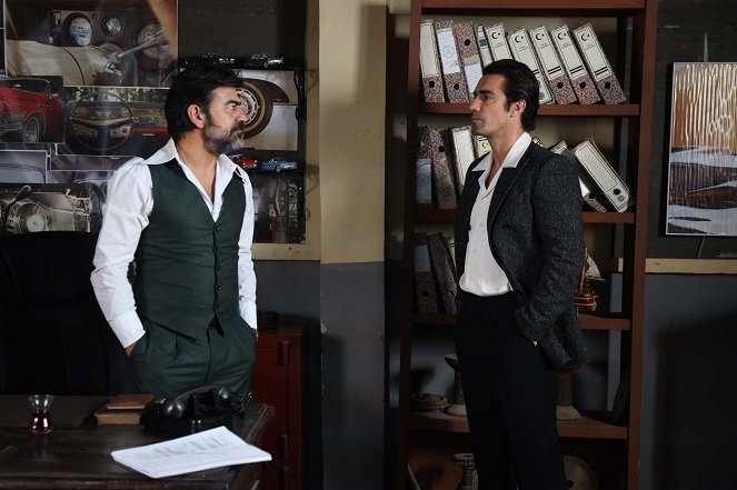 Bir Zamanlar Çukurova - Episode 15 - De la película - Erkan Bektaş, İbrahim Çelikkol