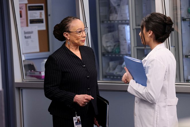 Chicago Med - What You See Isn't Always What You Get - Film - S. Epatha Merkerson