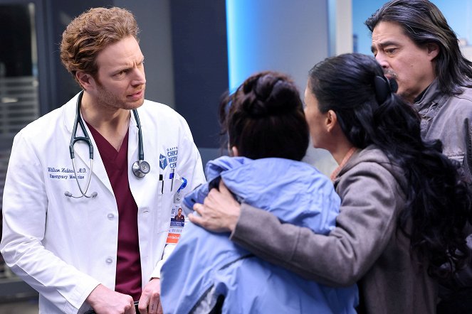 Chicago Med - What You See Isn't Always What You Get - Photos - Nick Gehlfuss, Antonio Jaramillo