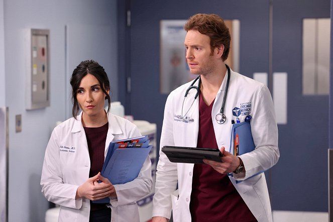 Chicago Med - What You See Isn't Always What You Get - Photos - Lilah Richcreek Estrada, Nick Gehlfuss