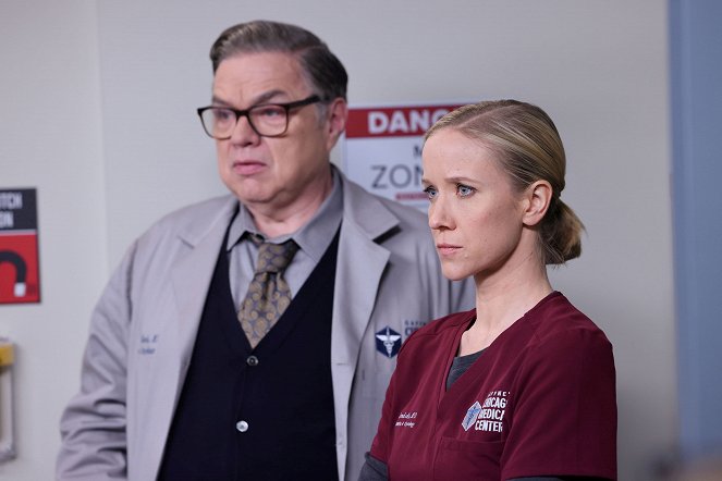 Chicago Med - What You See Isn't Always What You Get - Photos - Oliver Platt, Jessy Schram