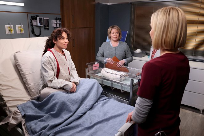 Nemocnice Chicago Med - Série 8 - On Days Like Today... Silver Linings Become Lifelines - Z filmu - Raquel Dominguez, Jodi Kingsley