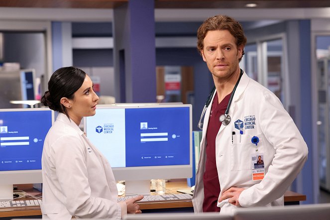 Chicago Med - Season 8 - On Days Like Today... Silver Linings Become Lifelines - Photos - Lilah Richcreek Estrada, Nick Gehlfuss