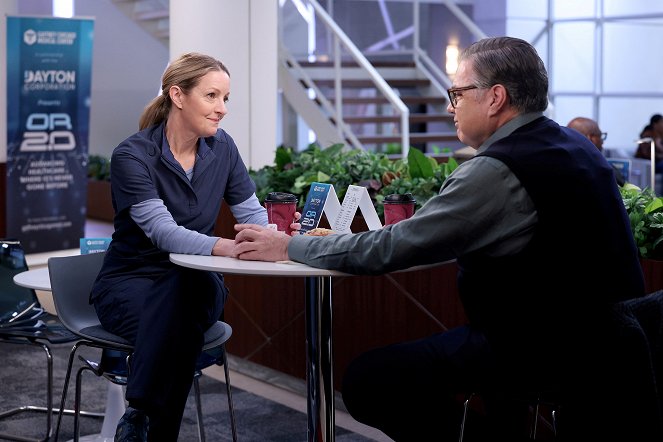 Chicago Med - Season 8 - On Days Like Today... Silver Linings Become Lifelines - Photos - Alet Taylor, Oliver Platt