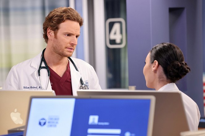 Chicago Med - Season 8 - On Days Like Today... Silver Linings Become Lifelines - Photos - Nick Gehlfuss