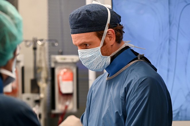 Chicago Med - It's an Ill Wind That Blows Nobody Good - Photos - Nick Gehlfuss