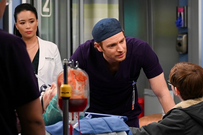 Chicago Med - It's an Ill Wind That Blows Nobody Good - Film - T.V. Carpio, Nick Gehlfuss
