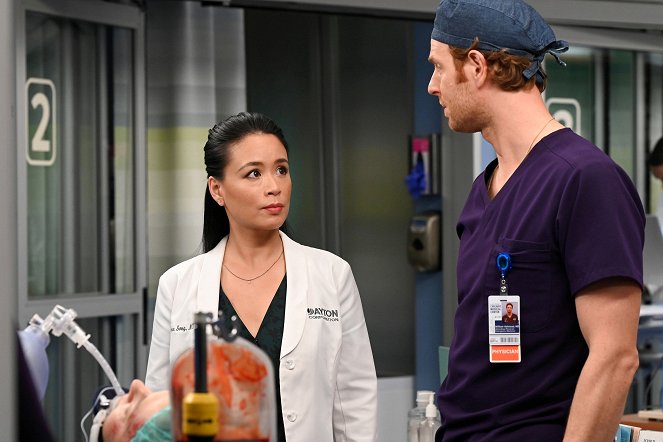 Chicago Med - It's an Ill Wind That Blows Nobody Good - Film - T.V. Carpio, Nick Gehlfuss
