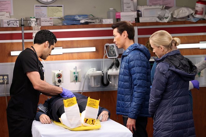 Chicago Med - It Is What It Is, Until It Isn't - Photos - Dominic Rains, Ivan Shaw, Jessy Schram