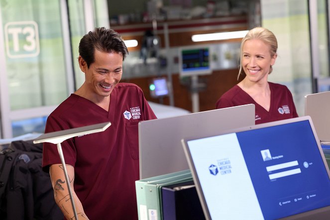 Chicago Med - A Little Change Might Do You Some Good - Photos - Ivan Shaw, Jessy Schram
