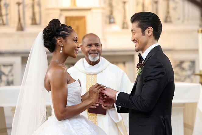 Chicago Med - This Could Be the Start of Something New - Photos - Yaya DaCosta, Brian Tee