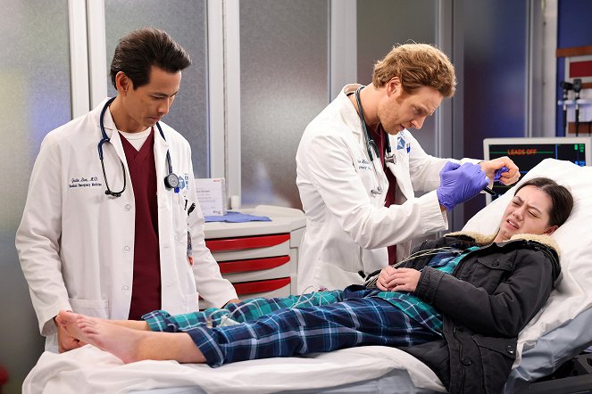 Chicago Med - Everyone's Fighting a Battle You Know Nothing About - Van film - Ivan Shaw, Nick Gehlfuss