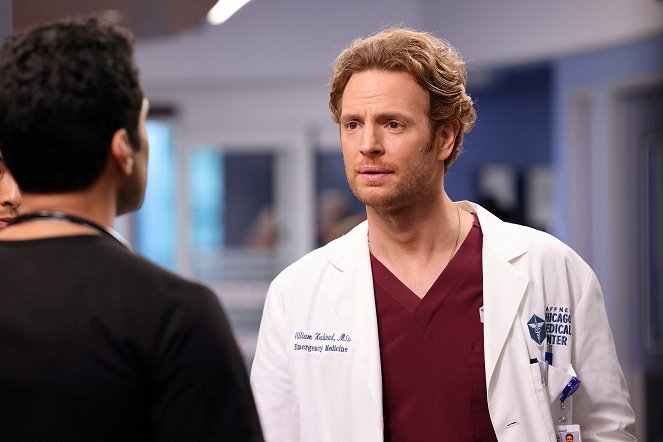 Chicago Med - Season 8 - Everyone's Fighting a Battle You Know Nothing About - Photos - Nick Gehlfuss