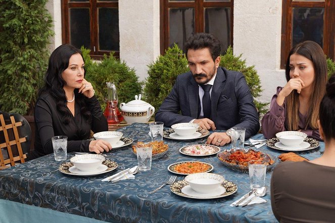 Kalp Yarası - Episode 20 - De la película - Şenay Gürler