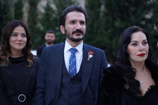 Kalp Yarası - Episode 25 - De la película - Şenay Gürler