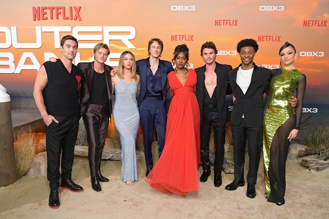 Outer Banks - Season 3 - Z akcí - Netflix Premiere of Outer Banks Season 3 at Regency Village Theatre on February 16, 2023 in Los Angeles, California
