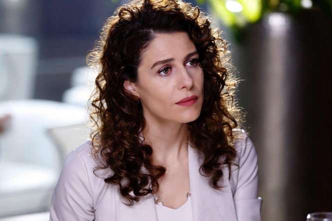 Falcon Crest - Episode 3 - Photos - Ebru Özkan Saban