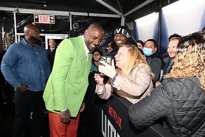 Luther: Pád z nebes - Z akcií - Luther: The Fallen Sun US Premiere at The Paris Theatre on March 08, 2023 in New York City - Idris Elba