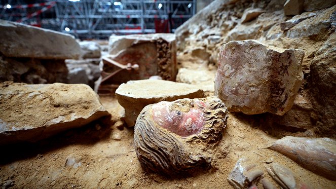 Notre-Dame de Paris, le chantier du siècle - La Fabrique du sacré - Kuvat elokuvasta