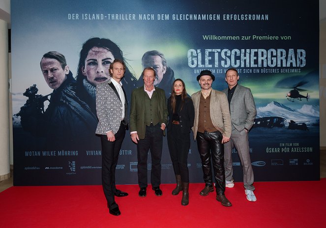 Gletschergrab - Veranstaltungen - Premierenfoto Köln 03.03.2023 - Jack Fox, Iain Glen, Vivian Ólafsdóttir, Óskar Thór Axelsson, Wotan Wilke Möhring