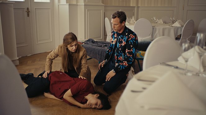 Dr. Nice - Season 1 - Alte Wunden - Z filmu - Josefine Preuß, Sogol Faghani, Patrick Kalupa