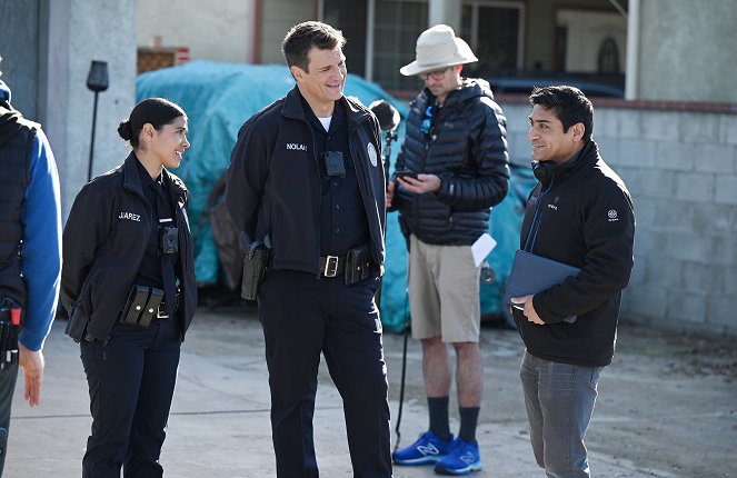 The Rookie - Season 5 - A Hole in the World - Del rodaje - Lisseth Chavez, Nathan Fillion