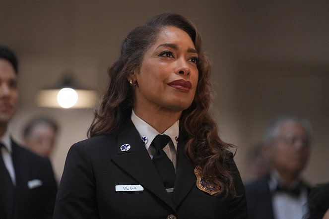 9-1-1: Lone Star - Sellouts - Photos - Gina Torres