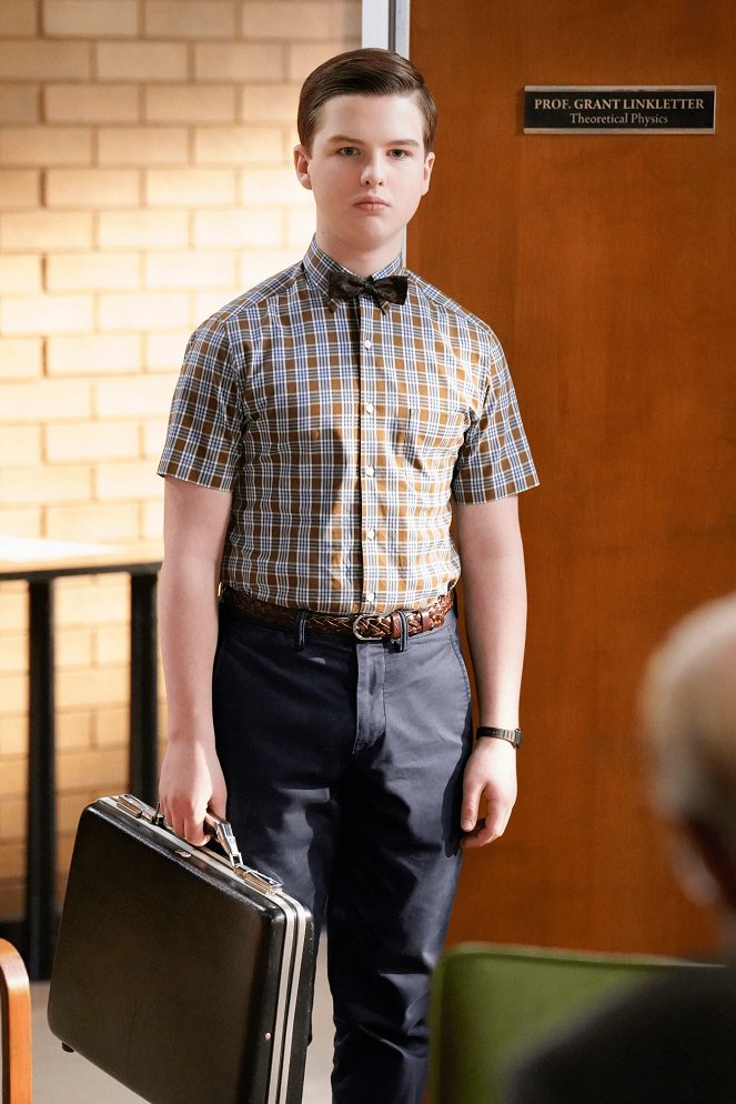 El joven Sheldon - Teen Angst and a Smart-Boy Walk of Shame - De la película - Iain Armitage