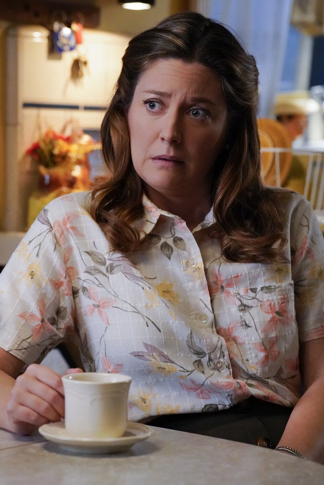 Young Sheldon - A Frat Party, a Sleepover and the Mother of All Blisters - Film - Zoe Perry