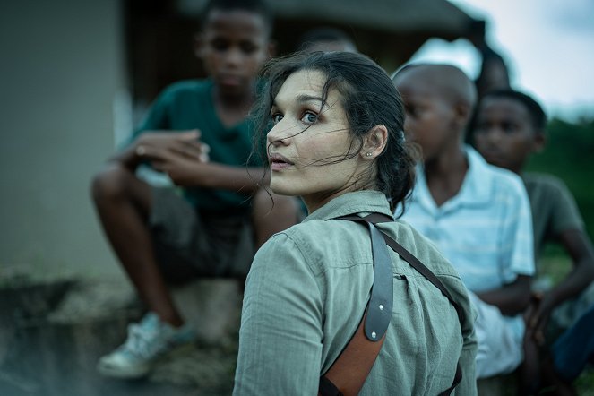 Reyka - Mord in Afrika - Season 1 - Die Anhörung - Filmfotos - Kim Engelbrecht