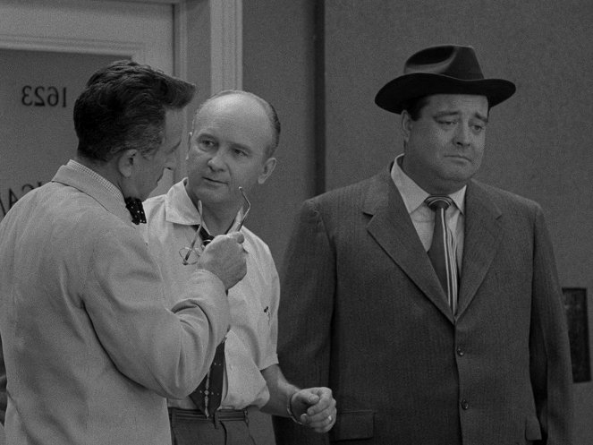 The Honeymooners - A Matter of Life and Death - Filmfotos - Jackie Gleason