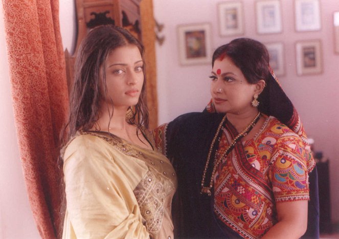 Hum Dil De Chuke Sanam - De la película - Aishwarya Rai Bachchan, Smita Jaykar