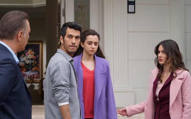 Adı Sevgi - Episode 3 - Photos - Mert Doğan, Asya Kasap, Gizem Güneş