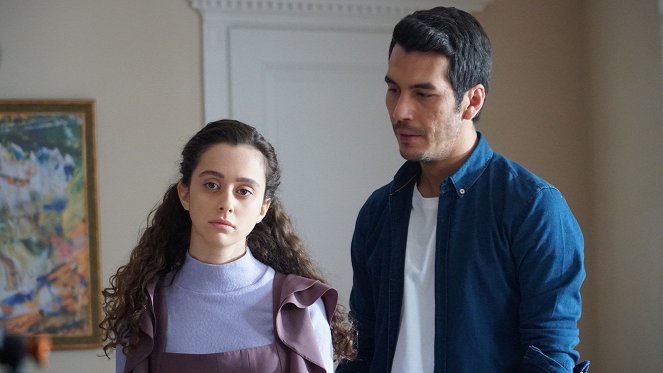 Adı Sevgi - Episode 3 - Kuvat elokuvasta - Asya Kasap, Mert Doğan