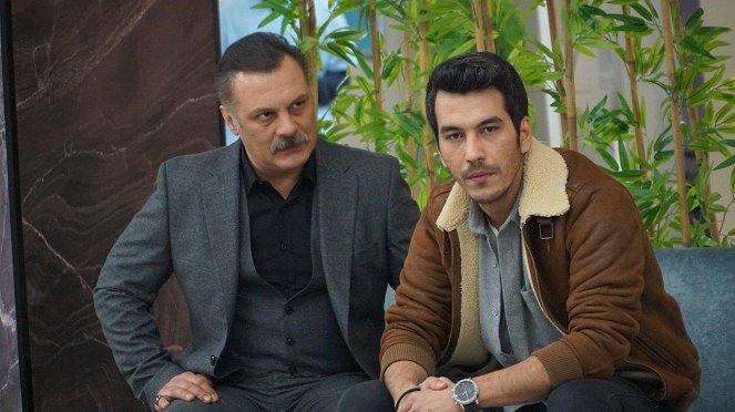 Adı Sevgi - Episode 4 - De la película - Fatih Al, Mert Doğan