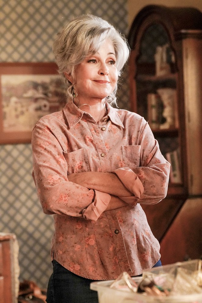 Young Sheldon - Passion's Harvest and a Sheldocracy - Photos - Annie Potts