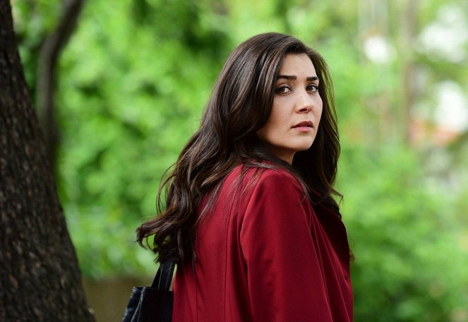 Kanatsız Kuşlar - Episode 1 - Photos - Deniz Bolışık