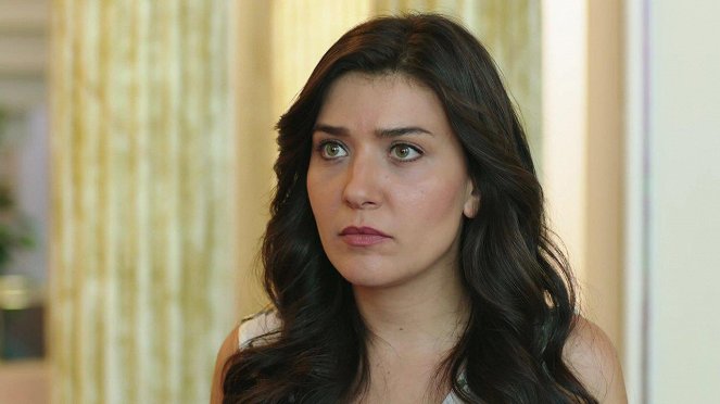 Kanatsız Kuşlar - Episode 8 - Photos - Deniz Bolışık