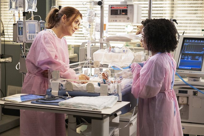 Grey's Anatomy - Pick Yourself Up - Photos - Kate Walsh, Alexis Floyd